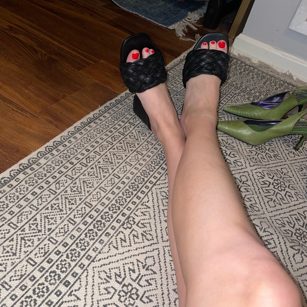 Qupid Black Woven Mules